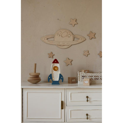 Vesmír - Drevená Nástenná Dekorácia - Mesiac + Saturn + Raketa + 10 Hviezd - Wall Decoration - Cutitnow