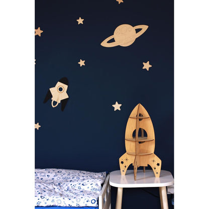 Vesmír - Drevená Nástenná Dekorácia - Mesiac + Saturn + Raketa + 10 Hviezd - Wall Decoration - Cutitnow