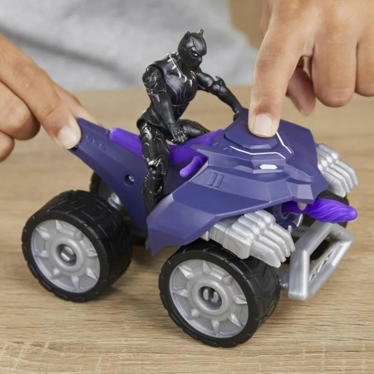 Auto na Diaľkové Ovládanie Hasbro Black Panther (1 Kusov) - Modely