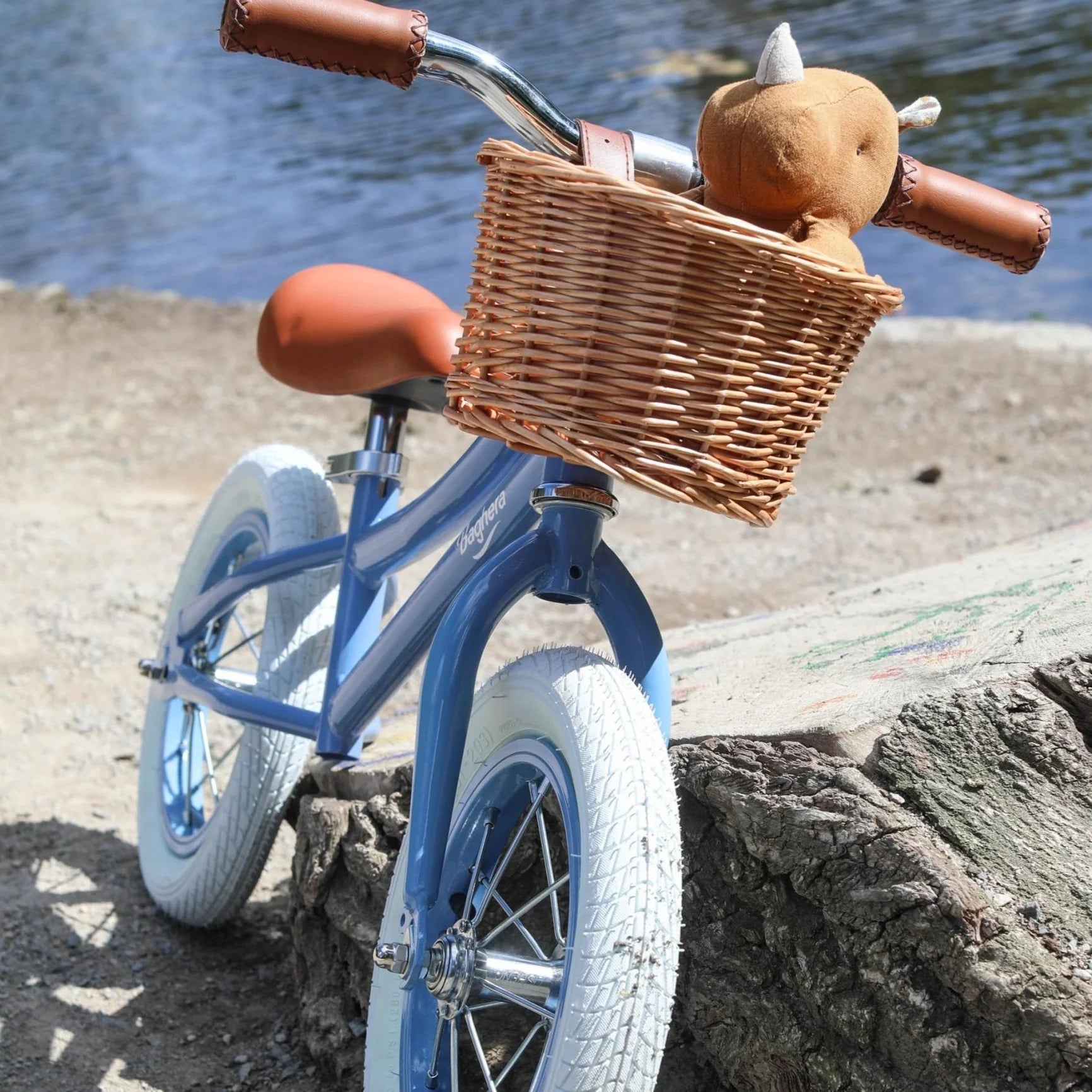 Balančný Bicykel s Ratanovým Košíkom - Pastelovo Modrý - Baghera - Balančné Bicykle