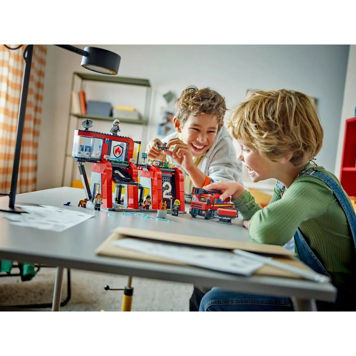 Playset Lego Fire Station With Engine - Hračky a Hry Bábiky Postavičky